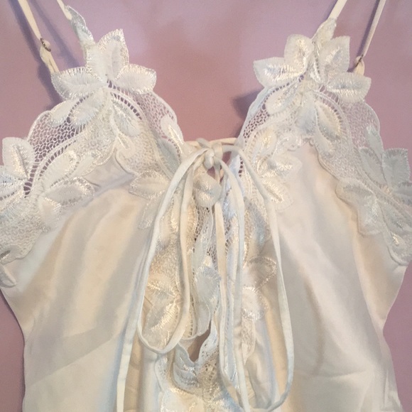 Lingerie - Picture 2 of 5